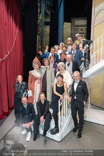 My Fair Lady Neueinstudierung - Volksoper, Wien - Fr 27.12.2024 - Gruppenfoto Ensemble7