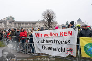 Klickl bei Van der Bellen - Hofburg, Wien - Mo 06.01.2025 - Demonstranten und Polizei vor der Hofburg, Demo, Proteste gegen 6