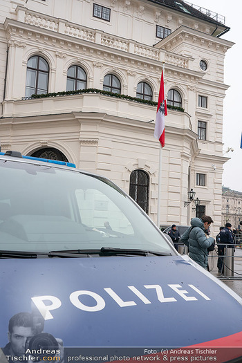 Klickl bei Van der Bellen - Hofburg, Wien - Mo 06.01.2025 - Polizei, Cobra Absperrungen Demonstranten Exekutive Staatsschutz8