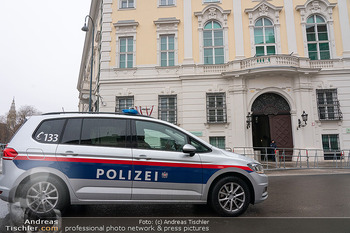 Klickl bei Van der Bellen - Hofburg, Wien - Mo 06.01.2025 - Polizei, Cobra Absperrungen Demonstranten Exekutive Staatsschutz10