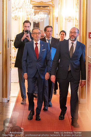 Klickl bei Van der Bellen - Hofburg, Wien - Mo 06.01.2025 - Herbert KLICKL am Weg zum Bundespräsidenten18