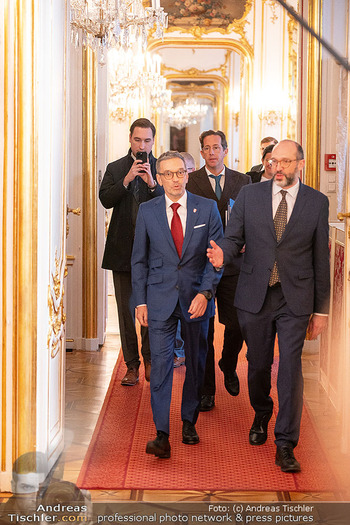 Klickl bei Van der Bellen - Hofburg, Wien - Mo 06.01.2025 - Herbert KLICKL am Weg zum Bundespräsidenten19