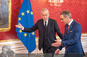 Klickl bei Van der Bellen - Hofburg, Wien - Mo 06.01.2025 - Herbert KLICKL, Alexander VAN DER BELLEN gehen ins Büro34