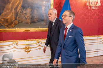 Klickl bei Van der Bellen - Hofburg, Wien - Mo 06.01.2025 - Herbert KLICKL, Alexander VAN DER BELLEN gehen ins Büro37