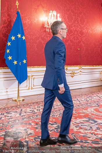 Klickl bei Van der Bellen - Hofburg, Wien - Mo 06.01.2025 - Herbert KLICKL mit EU Fahne Flagge77