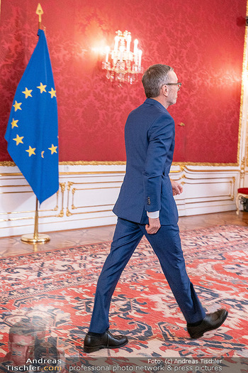 Klickl bei Van der Bellen - Hofburg, Wien - Mo 06.01.2025 - Herbert KLICKL mit EU Fahne Flagge78