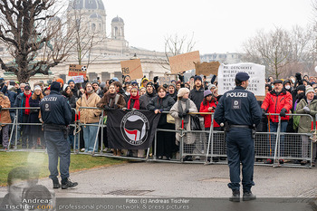 Klickl bei Van der Bellen - Hofburg, Wien - Mo 06.01.2025 - Demonstranten und Polizei vor der Hofburg, Demo, Proteste gegen 81