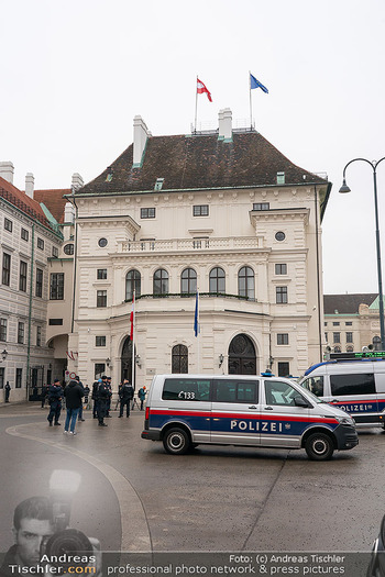 Klickl bei Van der Bellen - Hofburg, Wien - Mo 06.01.2025 - Polizei, Cobra Absperrungen Demonstranten Exekutive Staatsschutz87