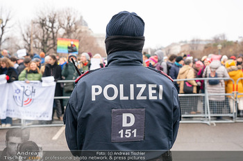 Klickl bei Van der Bellen - Hofburg, Wien - Mo 06.01.2025 - Demonstranten und Polizei vor der Hofburg, Demo, Proteste gegen 88