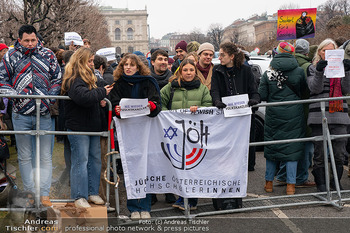 Klickl bei Van der Bellen - Hofburg, Wien - Mo 06.01.2025 - Demonstranten und Polizei vor der Hofburg, Demo, Proteste gegen 90