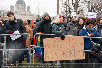 Klickl bei Van der Bellen - Hofburg, Wien - Mo 06.01.2025 - Demonstranten und Polizei vor der Hofburg, Demo, Proteste gegen 91