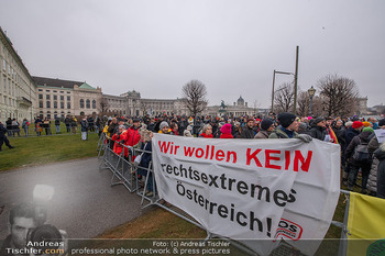 Klickl bei Van der Bellen - Hofburg, Wien - Mo 06.01.2025 - Demonstranten und Polizei vor der Hofburg, Demo, Proteste gegen 95