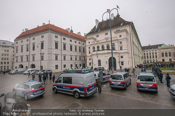 Klickl bei Van der Bellen - Hofburg, Wien - Mo 06.01.2025 - Polizei, Cobra Absperrungen Demonstranten Exekutive Staatsschutz98