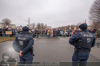 Klickl bei Van der Bellen - Hofburg, Wien - Mo 06.01.2025 - Demonstranten und Polizei vor der Hofburg, Demo, Proteste gegen 102