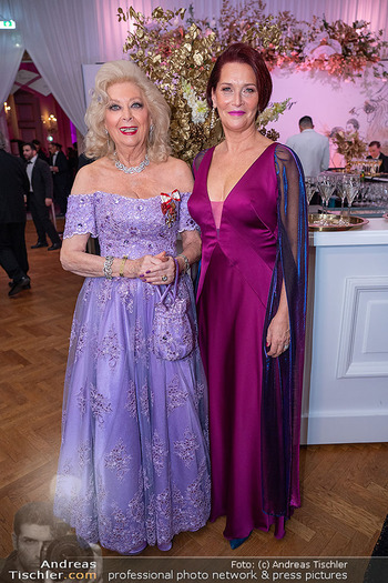 Zuckerbäckerball - Hofburg, Wien - Do 16.01.2025 - Birgit SARATA, Maya HAKVOORT36