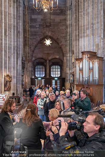 Otto Schenk Trauerfeier - Stephansdom, Wien - Mi 29.01.2025 - großer Andrang bei Verabschiedung5