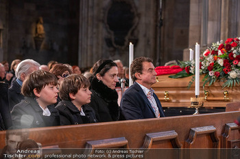 Otto Schenk Trauerfeier - Stephansdom, Wien - Mi 29.01.2025 - Trauergäste, Familie, Übersichtsfoto128