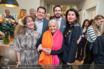 Opening und Charity - Neuroth Filiale, Wien - Do 30.01.2025 - Z KUSHPLER, C UNTERREINER, Gitti KREN, Sandra PIRES, Lukas SCHIN45