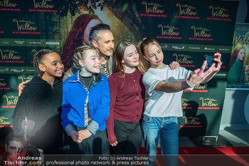 Kinopremiere ´Ein Mädchen namens Willow´ - Cineplexx Donauplex, Wien - Sa 22.02.2025 - Michael OSTROWSKI, Ava PETSCH, Anna VON SELD, Cora TRUBE, Mary T3