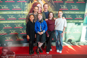 Kinopremiere ´Ein Mädchen namens Willow´ - Cineplexx Donauplex, Wien - Sa 22.02.2025 - Michael OSTROWSKI, Ava PETSCH, Anna VON SELD, Cora TRUBE, Mary T5