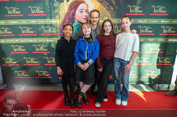 Kinopremiere ´Ein Mädchen namens Willow´ - Cineplexx Donauplex, Wien - Sa 22.02.2025 - Michael OSTROWSKI, Ava PETSCH, Anna VON SELD, Cora TRUBE, Mary T7