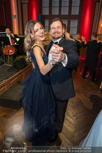 1. Warda Ball - Residenz Zögernitz, Wien - Sa 22.02.2025 - Eugen PROSQUILL mit Ehefrau Vada337