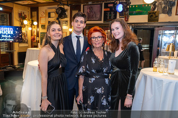 Licht ins Dunkel Gala - Interspot Studios, Wien - Di 25.02.2025 - Inge  KLINGOHR mit Enkelkindern10