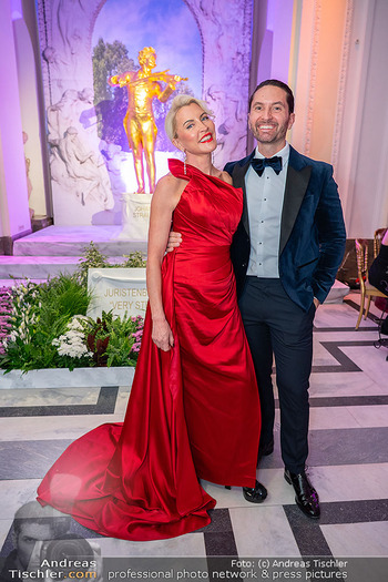 Juristenball 2025 - Hofburg, Wien - Sa 01.03.2025 - Heather MILLS mit Freund Mike DICKMANN43