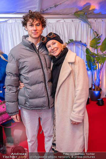 Cirque du Soleil Premiere - Zirkuszelt NeuMarx, Wien - Do 13.03.2025 - Tina KONSEL mit Sohn Valentin74