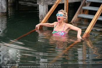 Werzers Saisonopening - Hotel Werzer´s, Pörtschach - Fr 28.03.2025 - Maria LAHR geht in den See baden92