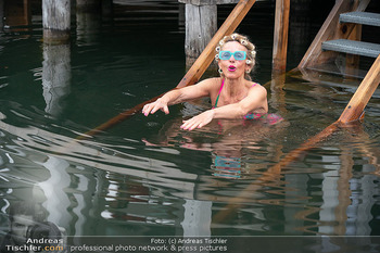 Werzers Saisonopening - Hotel Werzer´s, Pörtschach - Fr 28.03.2025 - Maria LAHR geht in den See baden93