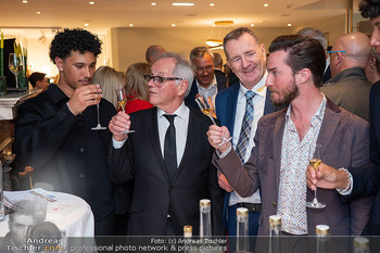 Werzers Saisonopening - Hotel Werzer´s, Pörtschach - Fr 28.03.2025 - Wolfgang PUCK mit Söhnen Kindern bei Verkostung446