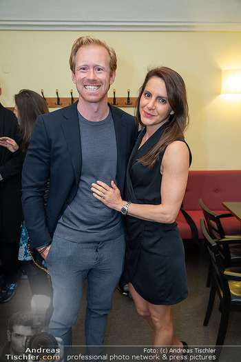 Buchpräsentation Nadia Weiss - Cafe Engländer, Wien - Mo 07.04.2025 - Niko PELINKA mit Ehefrau Gudi23