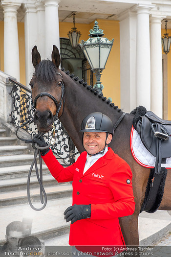 Fototermin Longines Champions Tour - Schloss Schönbrunn, Wien - Di 08.04.2025 - Markus SAURUGG mit Pferd52