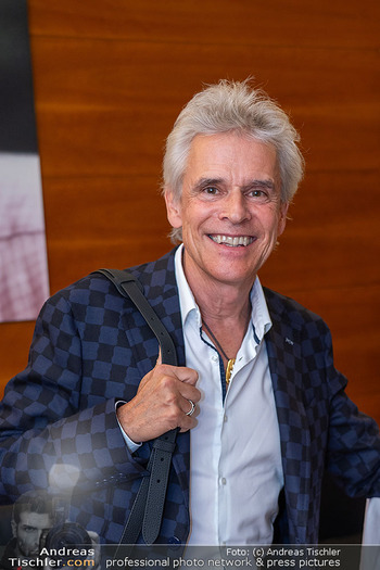 WienKult Frühlingsfest - Bruno Kreisky Forum, Wien - Mi 09.04.2025 - Thomas BREZINA (Portrait)57