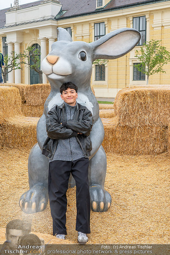Fototermin JJ - Sperrfrist Freitag - Di 15.04.2025 - JJ (Johannes PIETSCH) mit Osterhase3