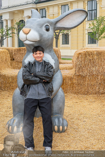 Fototermin JJ - Sperrfrist Freitag - Di 15.04.2025 - JJ (Johannes PIETSCH) mit Osterhase4