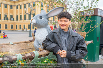 Fototermin JJ - Sperrfrist Freitag - Di 15.04.2025 - JJ (Johannes PIETSCH) mit Osterhase23