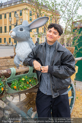 Fototermin JJ - Sperrfrist Freitag - Di 15.04.2025 - JJ (Johannes PIETSCH) mit Osterhase28