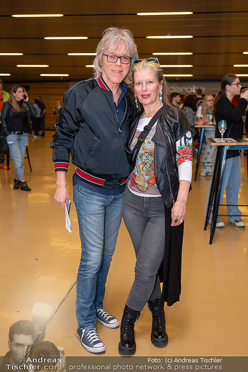 Premiere ´Rock of Ages´ - Stadthalle, Wien - Sa 19.04.2025 - Christian DEIX mit Ehefrau Beatrix13