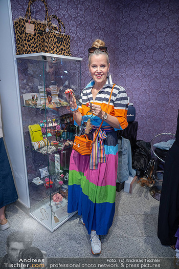 Promishopping - Lila Portal, Baden - Mi 23.04.2025 - Evelyn RILLE mit ihrem Schmuck88