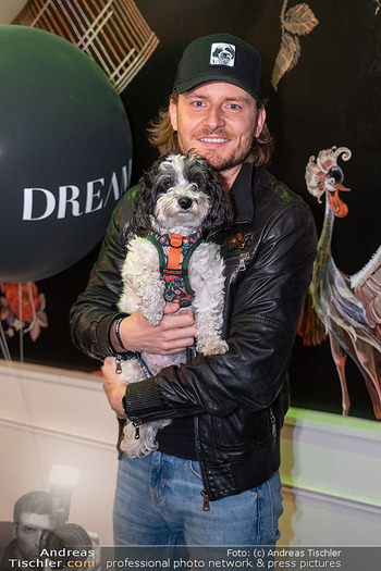 Dream Vienna Opening - Hannelore Bar, Wien - Mo 28.04.2025 - Eric DEMUTH mit Hund103