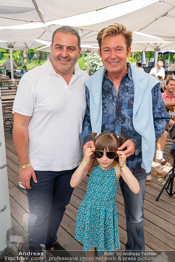 Floß Saison Opening - Strandcafe Alte Donau, Wien - Do 01.05.2025 - Leo LUGNER, Dennis JALE mit Tochter Jaylin63