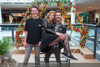Influencer Meet & Greet - Shopping City Seiersberg, Graz - Fr 09.05.2025 - Jerryously mit Freundin Nadine, Nik_Antoine39