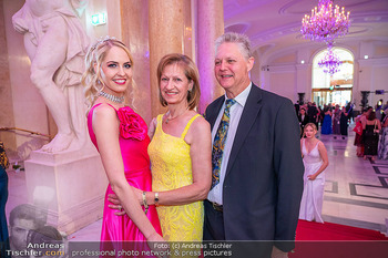 Dancer against Cancer Ball 2025 - Hofburg, Wien - Sa 10.05.2025 - Beatrice TURIN mit Eltern Mutter Vater Otto und Christa16