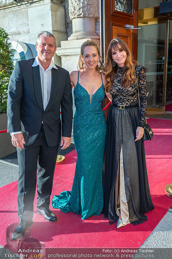 Dancer against Cancer Ball 2025 - Hofburg, Wien - Sa 10.05.2025 - Amber MARSHALL, Manfred und Nelly BAUMANN42