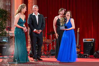 Dancer against Cancer Ball 2025 - Hofburg, Wien - Sa 10.05.2025 - Die Gewinnerinen des Life Aid Awards freuen sich sichtlich171