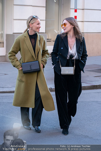 Eröffnung - Shiki Boutique, Wien - Di 13.05.2025 - Valerie HUBER mit Freundin Ava24