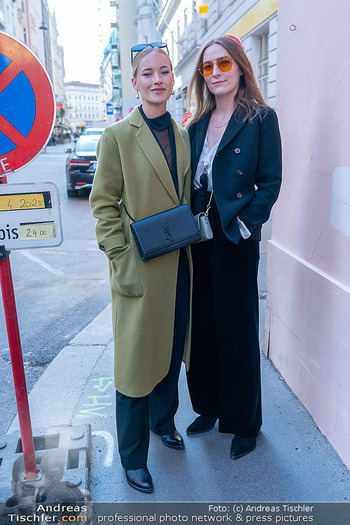 Eröffnung - Shiki Boutique, Wien - Di 13.05.2025 - Valerie HUBER mit Freundin Ava30