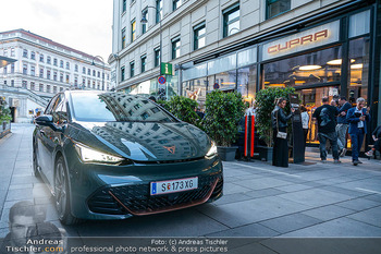 Cupra Opening - Cupra City Garage, Wien - Do 15.05.2025 - Cupra Auto vor Cupra City Garage Store Wien62